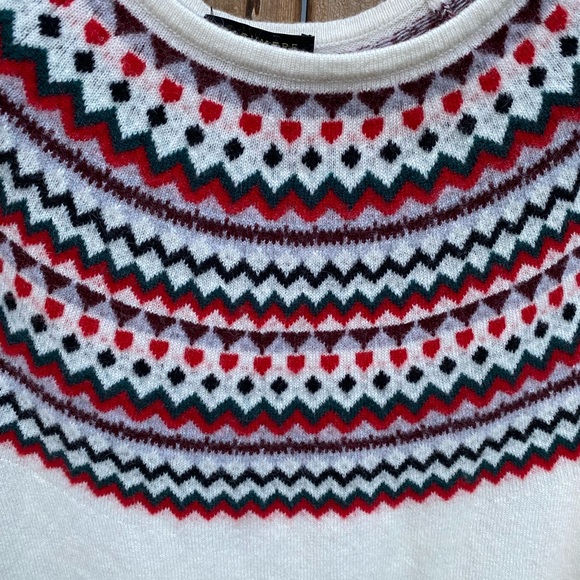 Scandinavian Design Cashmere Sweater - Picture 3 of 11